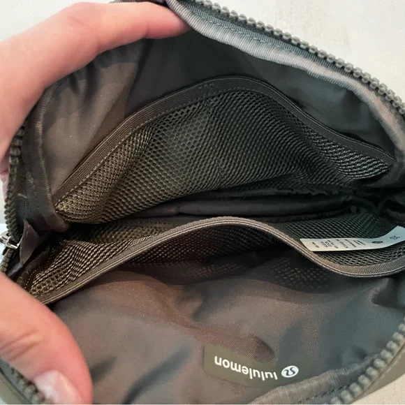 lululemon athletica green 2L belt bag - Picture 4 of 4